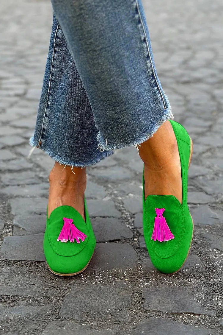 Sue | Green loafer with pink fringes